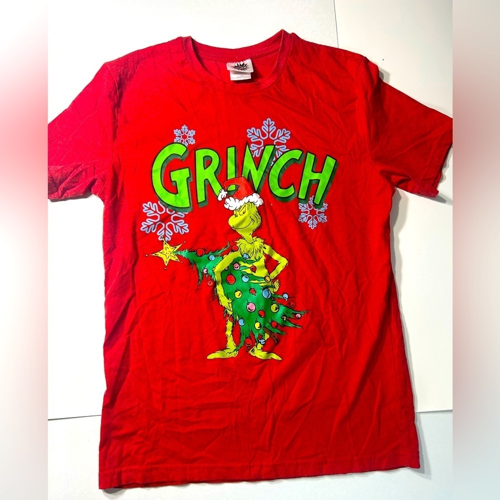 Dr Seuss’ The Grinch - Small Red T Shirt 🎄💗